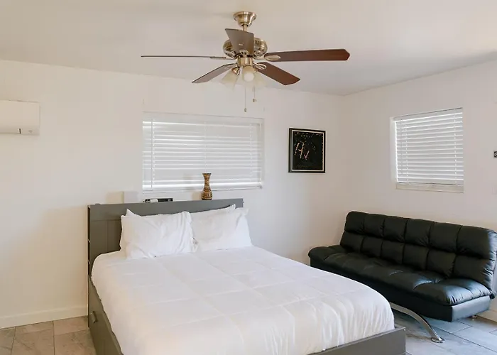 The Compound On 13 St Guest house